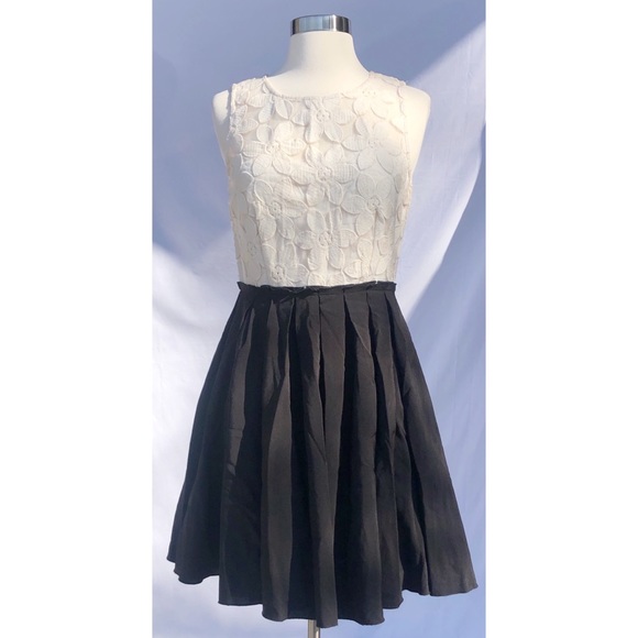 NWT Altar’d State Size M Black Ivory Dress NEW - Picture 2 of 8